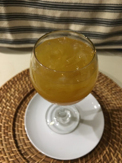 Una foto de Agua Fresca de Jengibre-Curcuma-Limón