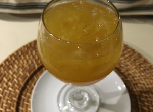 Una foto de Agua Fresca de Jengibre-Curcuma-Limón
