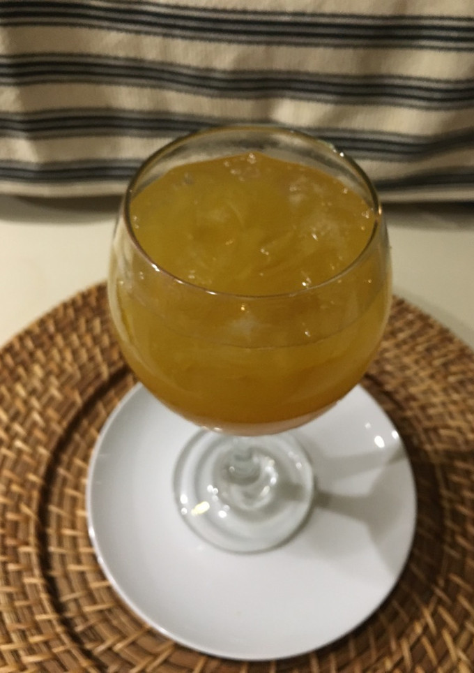 Una foto de Agua Fresca de Jengibre-Curcuma-Limón