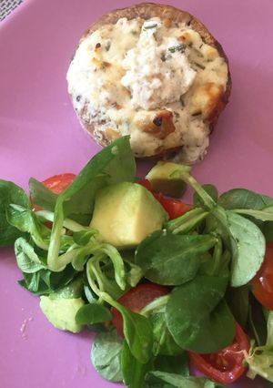 Une photo de Champignons de Paris farcis au fromage de chèvre et miel