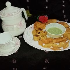 A picture of Samoosa Wali green chutney.