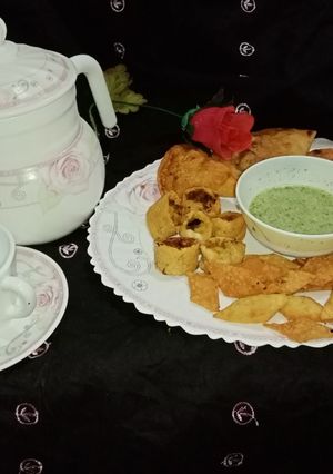 A picture of Samoosa Wali green chutney.