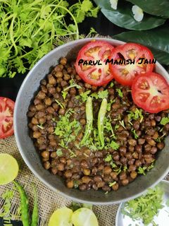काले चने की घुघनी (kale chane ki ghugni recipe in Hindi) रेसिपी मुख्य फोटो