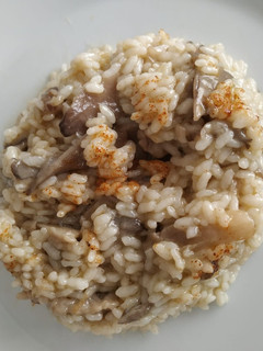 Una foto de Arroz con setas y abanico ibérico
