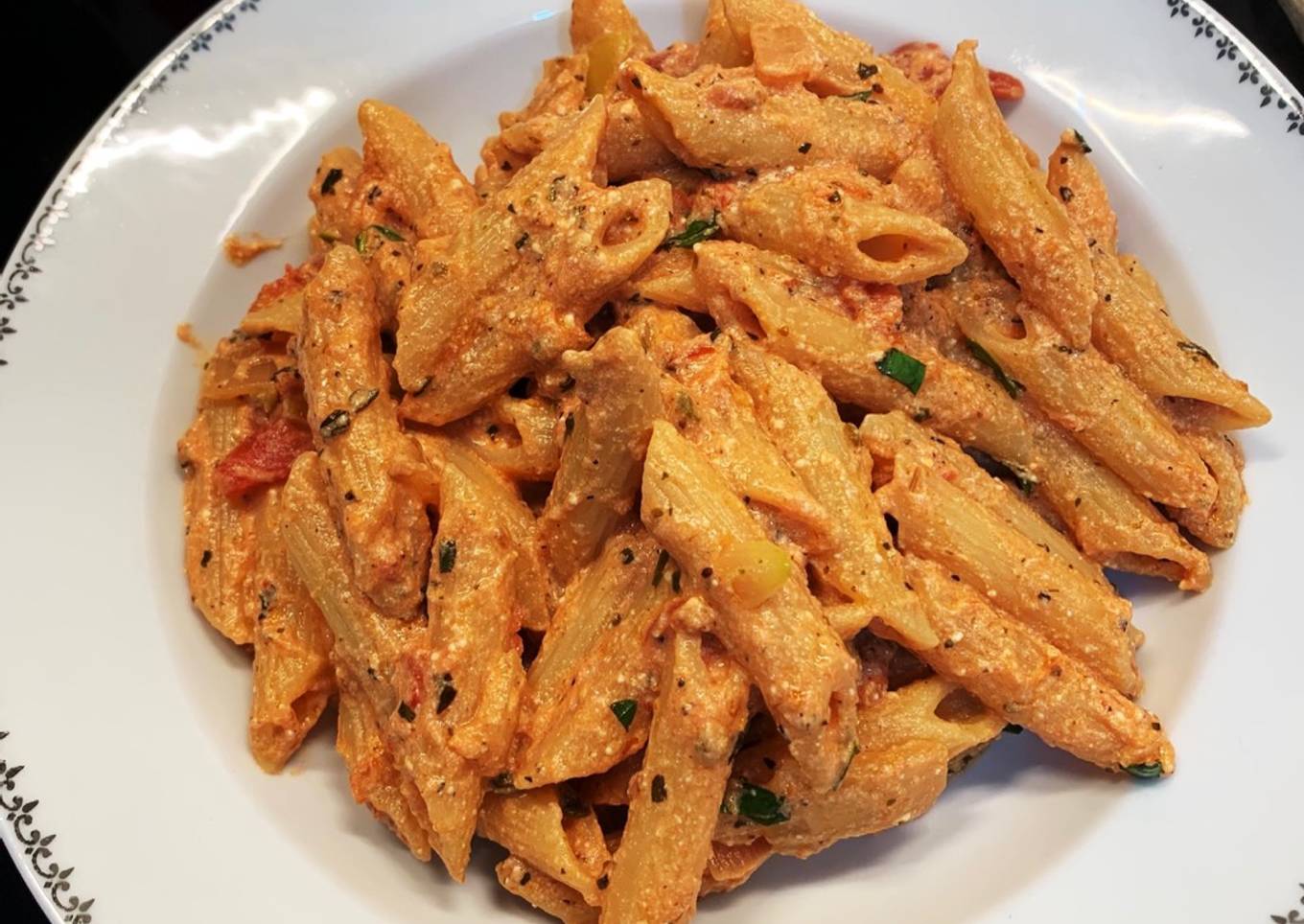 Penne sauce crémeuse ricotta tomate et basilic