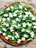 Carrot pizza con rucola e primosale