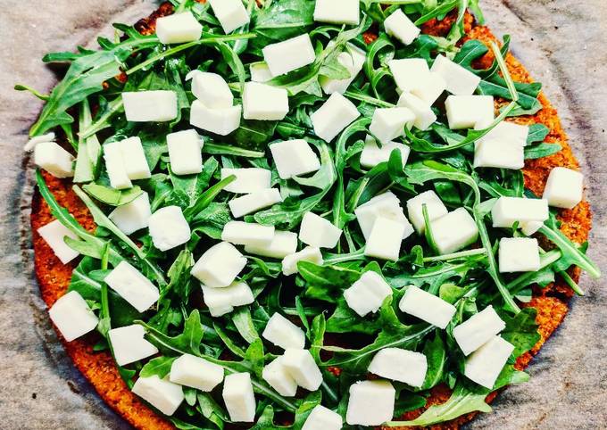 Carrot pizza con rucola e primosale