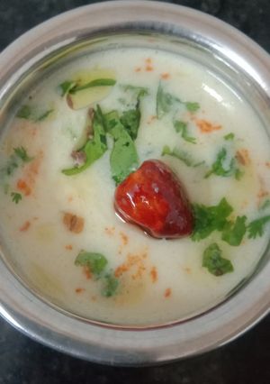 A picture of Hing wali white Kadhi.