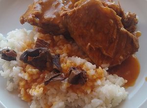 Una foto de Ojo de bife a la cacerola con gravy de verduritas