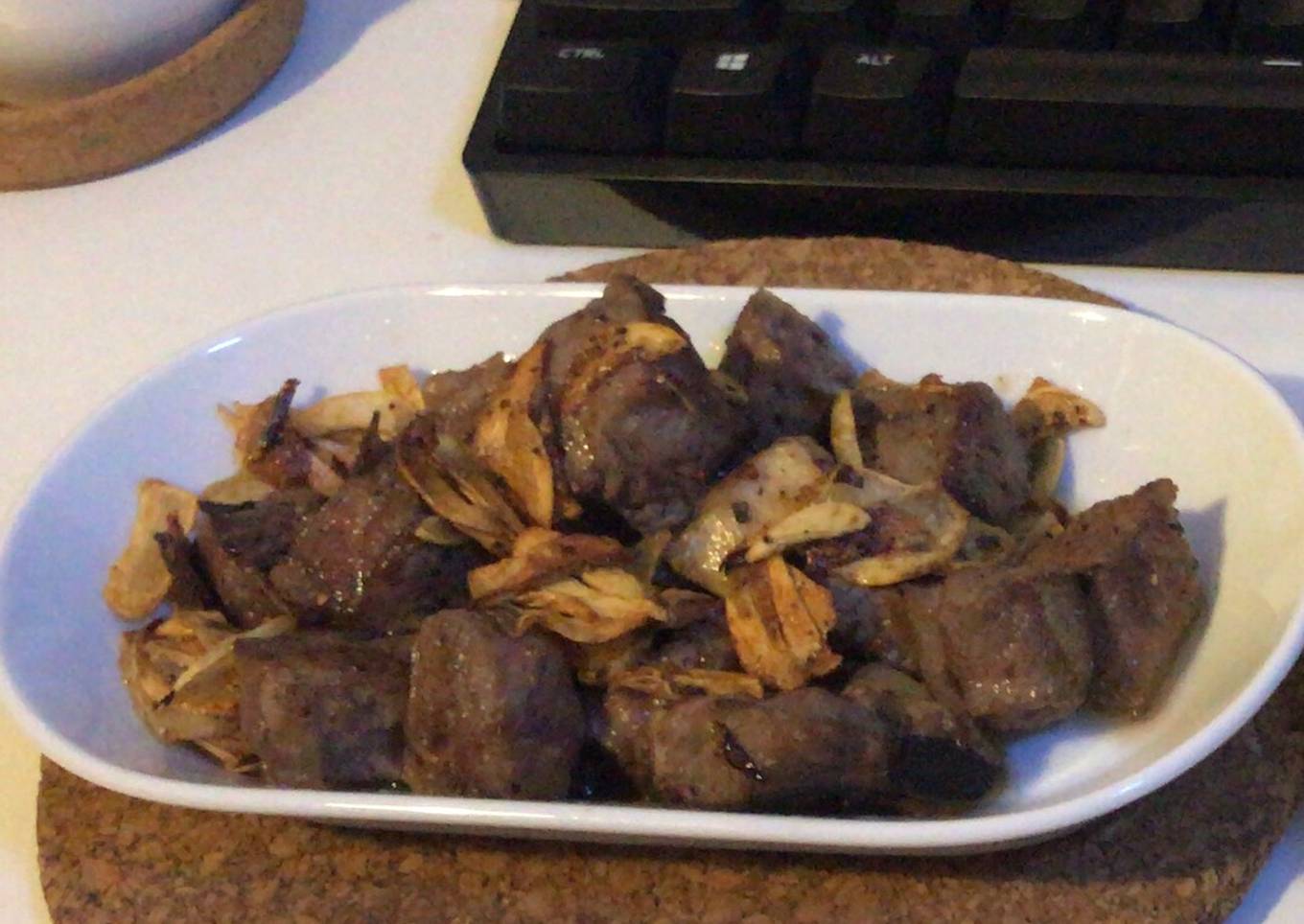 Short ribs with fried garlics