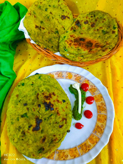 હરિયાળી ગ્રીન ગાર્લિક ચટણી નાન (Hariyali Green Garlic Chutney Naan Recipe In Gujarati) રેસીપી મુખ્ય ફોટો