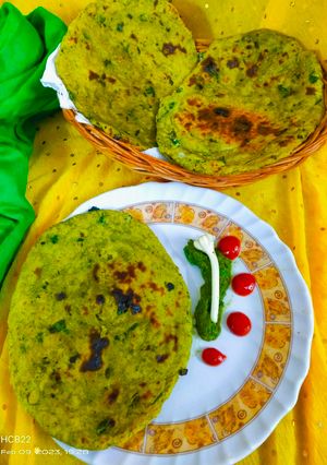 હરિયાળી ગ્રીન ગાર્લિક ચટણી નાન (Hariyali Green Garlic Chutney Naan Recipe In Gujarati) રેસીપી મુખ્ય ફોટો