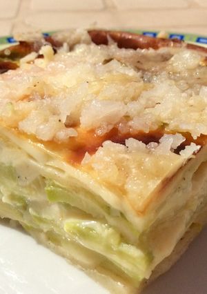 Foto principal de Lasaña de calabacín con bechamel de huevo y queso 🥚🧀