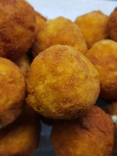 عکسی از دستور توپک های پنیری (cheese ball)
