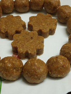 ஓட்ஸ் லட்டு (Oats laddu Recipe in tamil) செய்முறை முக்கிய புகைப்படம்