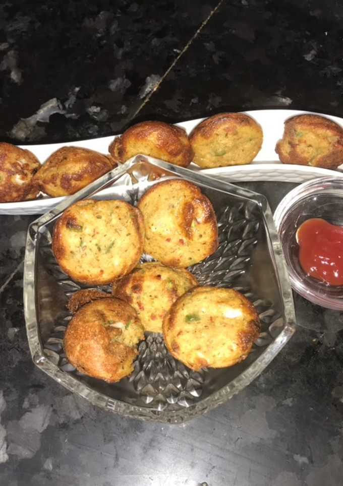 A picture of Moong dal Appe.