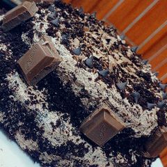 A picture of Chocolate Cake in microwave.