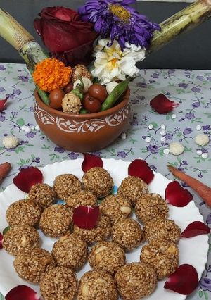 A picture of Sesame seeds, Jaggery, peanuts ladoos (til gud ladoo).