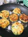 Tortitas de papá con atún y queso canasto