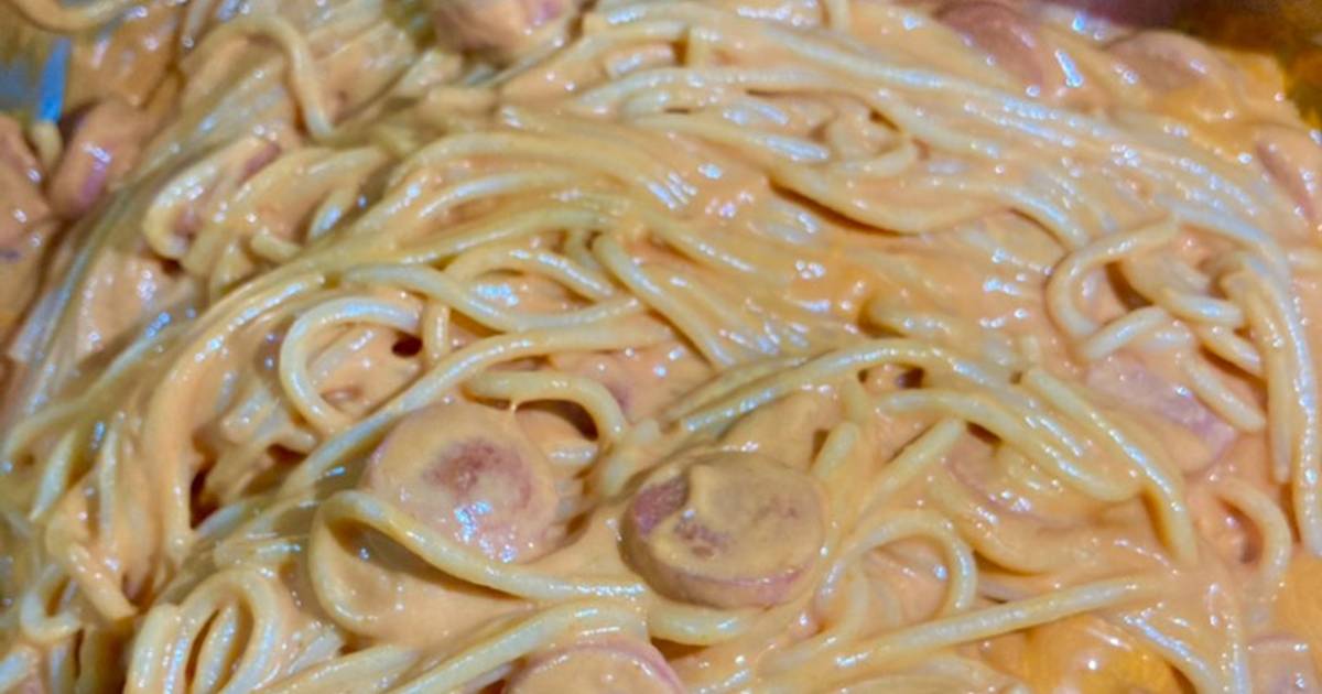 Spaghetti rojo con salchichas Receta de Iris Lerma- Cookpad
