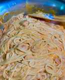Spaghetti rojo con salchichas