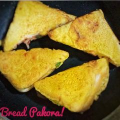 A picture of Bread Pakora!.