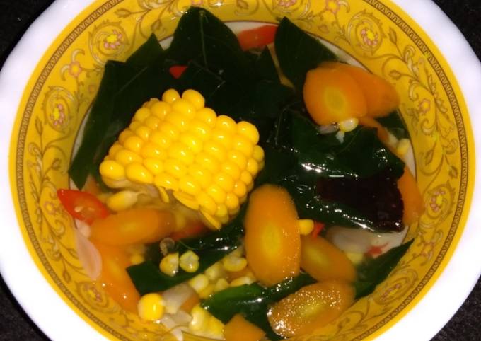 Resep Sayur Daun Katuk Bening dengan Tambahan Jagung Manis dan Wortel yang Menggugah Selera