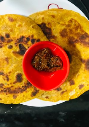 A picture of Missi Roti.