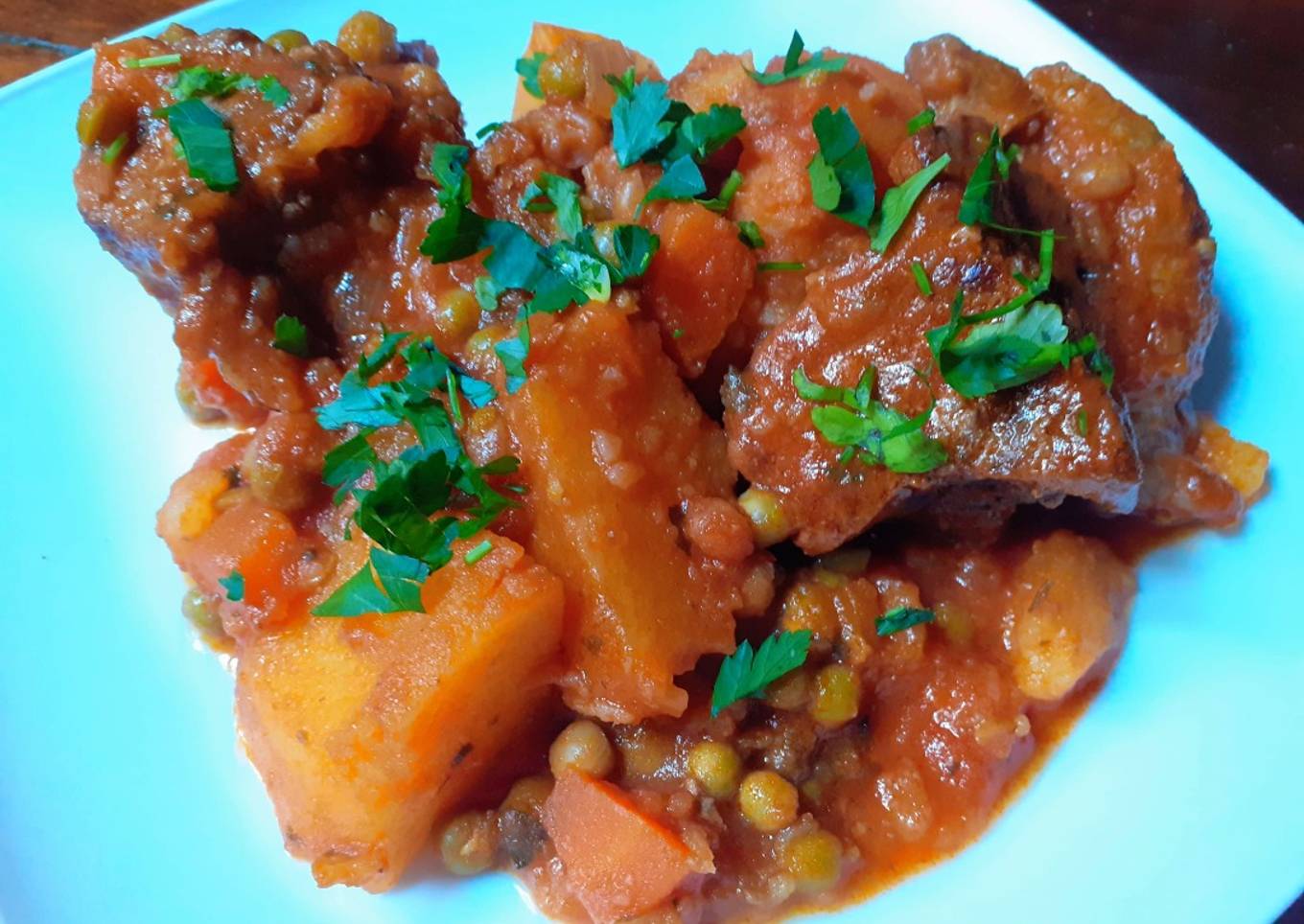 Estofado de Carne, Papas y Arvejas