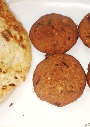 A picture of Paratha with kabAb.
