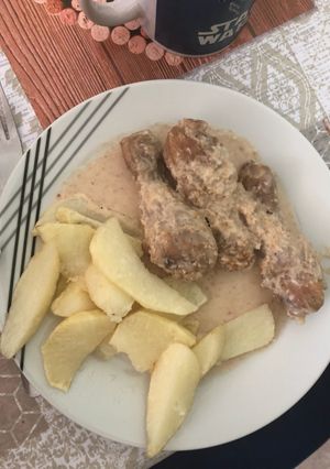 Una foto de Pollo con almendras y setas