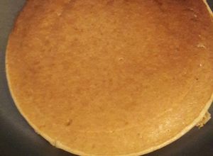 Una foto de Panqueques de avena con huevos de codorniz