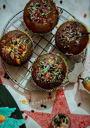 चॉकलेट और नट्स कपकेक (chocolate aur nuts cupcake reicpe in Hindi) रेसिपी मुख्य फोटो