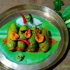 A picture of Stuffed pointed gourd with prawn/ chingri patoler dorma.