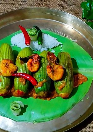 A picture of Stuffed pointed gourd with prawn/ chingri patoler dorma.