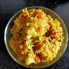 A picture of Veg Tahri.