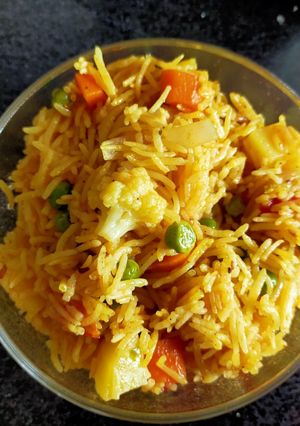 A picture of Veg Tahri.