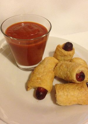 Foto principal de Velouté sangrienta de tomate con deditos vestidos