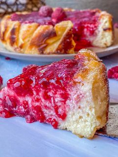 Una foto de Tarta de queso con frambuesas sin harinas