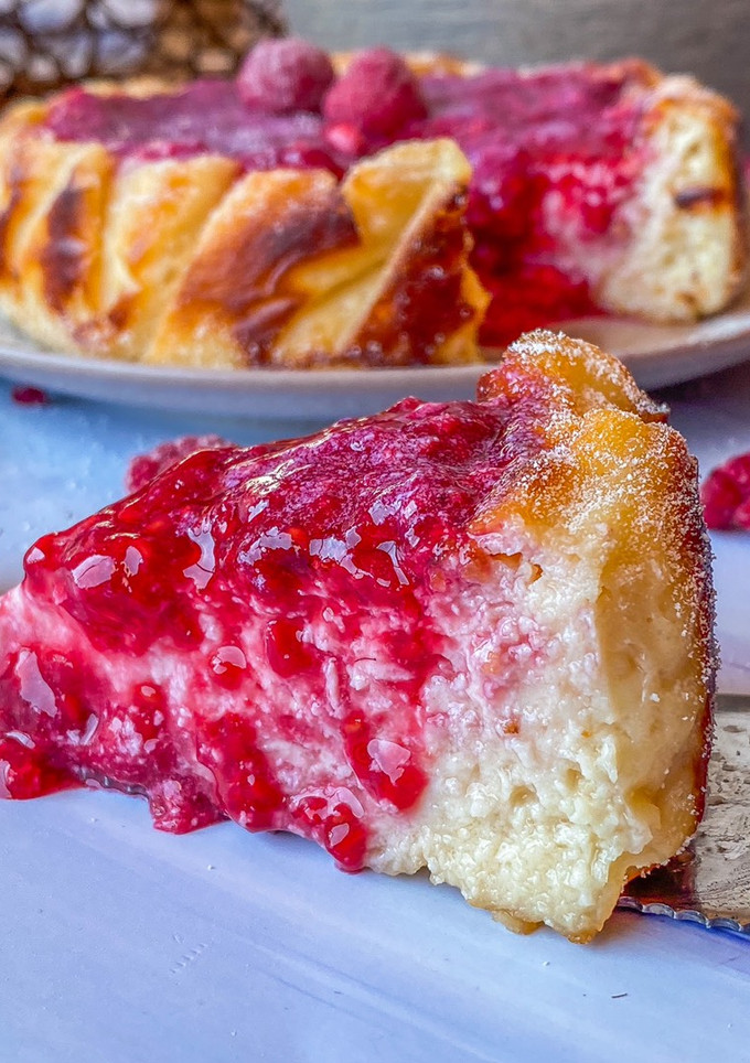 Una foto de Tarta de queso con frambuesas sin harinas