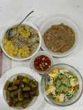 Cơm nhà với nạc lưng heo xào sả cốt dừa, salad hoa quả nhiệt đới, canh củ cải tôm khô nấm kim châm