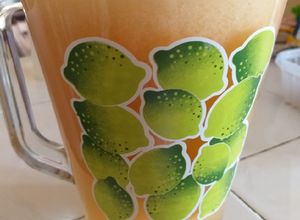 Una foto de Agua fresca de melón