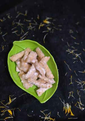 शक्कर पारे (Shakarpare recipe in hindi) रेसिपी मुख्य फोटो