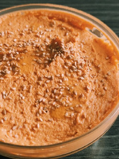 Una foto de Hummus de pimientos del piquillo Cecotec Mambo 10070