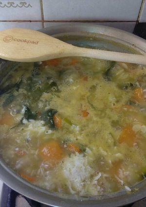 Una foto de Sopa de verdura especial para los más chiquitos de casa !! (⊙︿⊙✿
