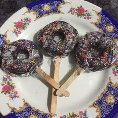 A picture of Apple donuts.