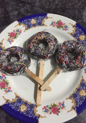 A picture of Apple donuts.