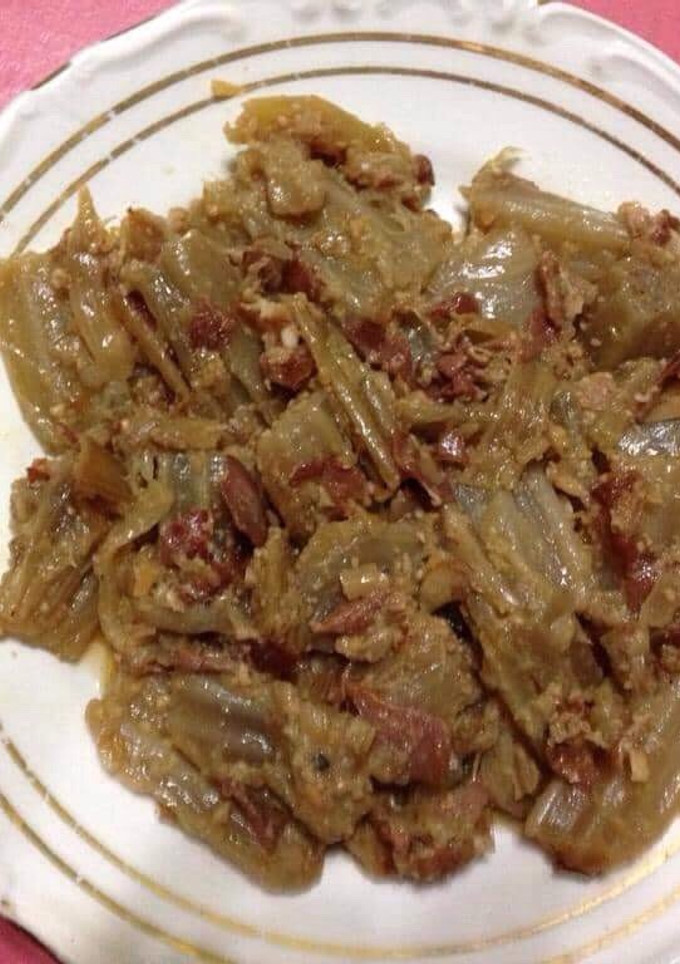 Una foto de Cardo con salsa de almendra