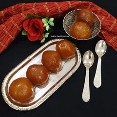 A picture of Gulab Jamun.