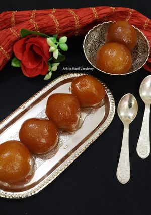 A picture of Gulab Jamun.